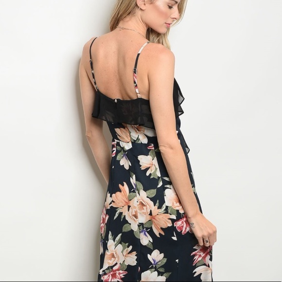 ❣️ Sale was 45$ down sizing ❣️ Lovely ruffled black floral maxi dress - Picture 2 of 3